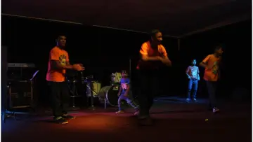 Задник к фильму "ពនេចរ" #778212