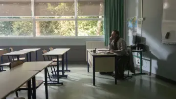 Задник к фильму "L