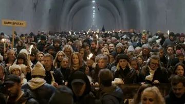 Задник к фильму "Tavaszi szél - az ébredés" #773945
