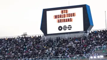 Задник к фильму "BTS World Tour 