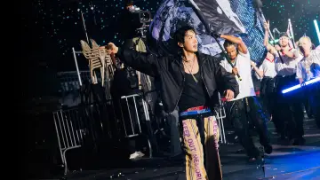 Задник к фильму "BTS World Tour 