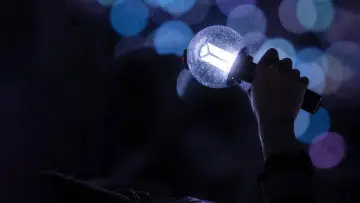 Задник к фильму "BTS World Tour 