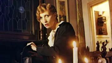 Задник к фильму "Stéphane Audran, la complice de Chabrol" #794251
