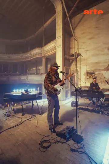 Постер к фильму "Sébastien Tellier au Théâtre de Mirecourt - Passengers" #775375