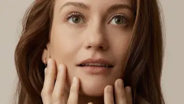 Задник к фильму "Katherine Levac: L