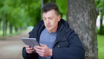 Задник к фильму "Gefährliche Apps - Im Netz der Datenhändler" #921348