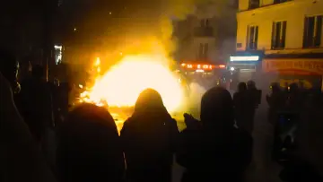 Задник к фильму "Le mouvement" #778943