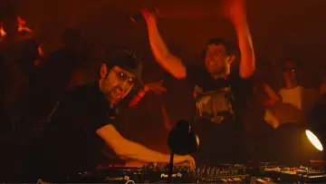 Задник к фильму "Fred again.. & Thomas Bangalter: Live at Alexandra Palace in London (USB002)" #790869