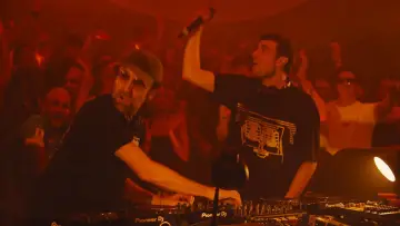 Задник к фильму "Fred again.. & Thomas Bangalter: Live at Alexandra Palace in London (USB002)" #790870