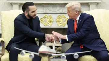 Задник к фильму "The Deal: Trump Bukele & The Gangs of El Salvador" #1142880