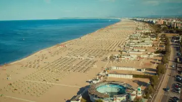 Задник к фильму "Fronte Mare - Cent’anni di riviera romagnola" #980863