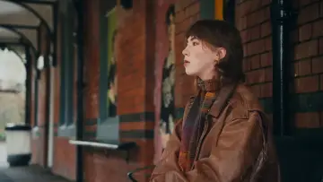 Задник к фильму "ONE SECOND LATE" #1143684