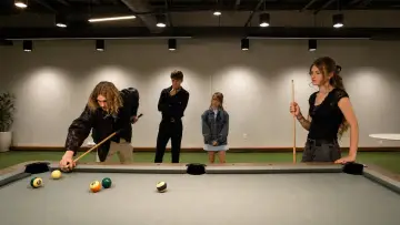 Задник к фильму "Behind the 8 Ball" #825744