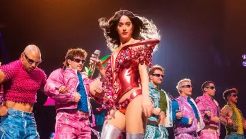 Задник к фильму "Katy Perry: The Lifetimes Tour – Live from Paris" #1585517