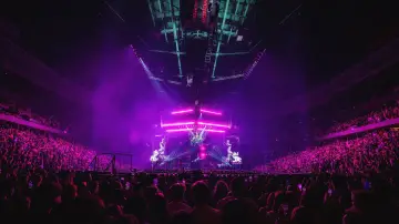 Задник к фильму "Katy Perry: The Lifetimes Tour – Live from Paris" #1585520