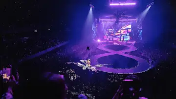 Задник к фильму "Katy Perry: The Lifetimes Tour - Live from Paris" #833171