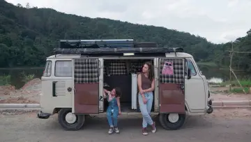 Задник к фильму "Eu, a Kombi e a Garotinha que Encontrei no Meio do Caminho" #1527970