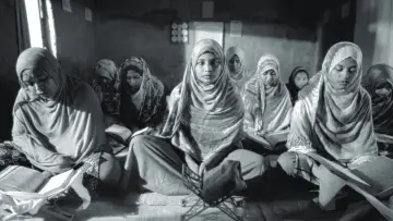 Задник к фильму "সাঁকোটা দুলছে" #915228