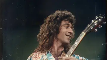 Задник к фильму "מחפש את חיפה – הסיפור של שמעון הולי" #848251