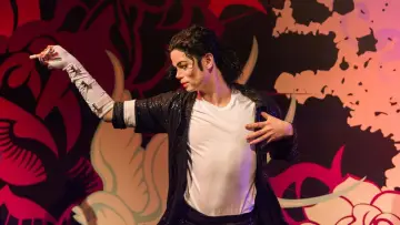 Задник к фильму "Michael Jackson : Les derniers secrets du roi de la Pop" #823689