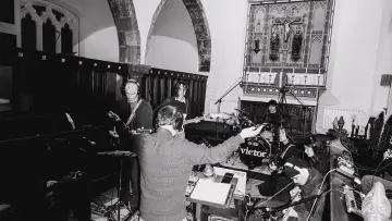 Задник к фильму "figure:09, live at st mary