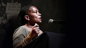 Задник к фильму "Christiane Taubira : une loi pour mémoire" #820015