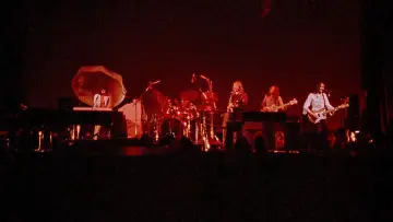 Задник к фильму "Supertramp: Crime of the Century in Concert at Hammersmith Odeon 1975" #1803413