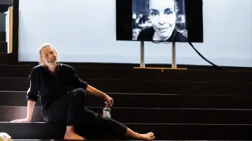 Задник к фильму "National Theatre Live: Electra/Persona" #1616184