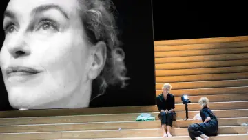 Задник к фильму "National Theatre Live: Electra/Persona" #1652400