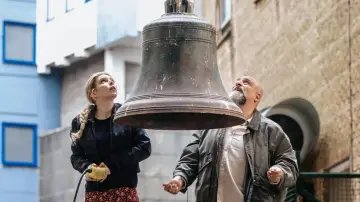 Задник к фильму "About A Bell" #1794311