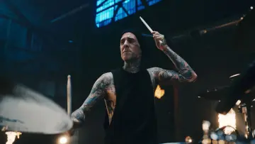 Задник к фильму "Travis Barker: Louder Than Fear" #831769
