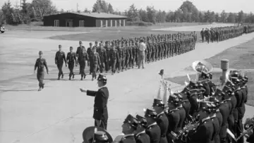 Задник к фильму "Kriegstüchtig? 70 Jahre Bundeswehr" #1143410