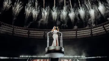 Задник к фильму "Aya Nakamura au Stade de France" #929242