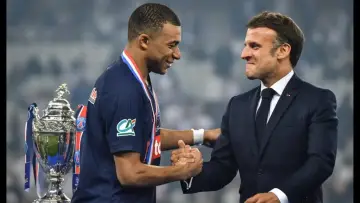 Задник к фильму "Mbappé, la diplomatie du ballon rond" #856280