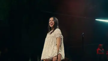 Задник к фильму "Billions Club Live with Olivia Rodrigo: A Concert Film" #823053