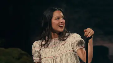 Задник к фильму "Billions Club Live with Olivia Rodrigo: A Concert Film" #823054