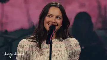 Задник к фильму "Billions Club Live with Olivia Rodrigo: A Concert Film" #823056