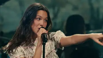 Задник к фильму "Billions Club Live with Olivia Rodrigo: A Concert Film" #823059
