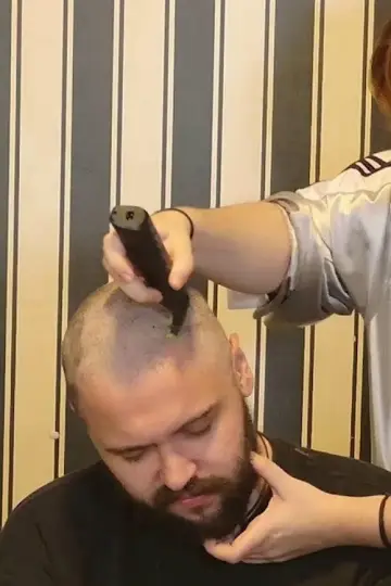 Постер к фильму "Carteiro Cósmico Raspando o Cabelo" #875935