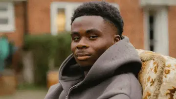 Задник к фильму "Bukayo Saka: The Time Is Now" #912456
