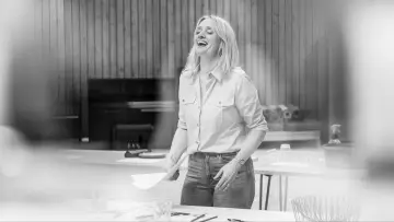 Задник к фильму "National Theatre at Home: Some Woman" #1757230