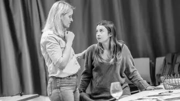 Задник к фильму "National Theatre at Home: Some Woman" #1757232