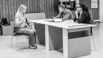 Задник к фильму "National Theatre at Home: Some Woman" #1757234