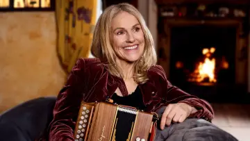 Задник к фильму "Tradfluencer - The Sharon Shannon Story" #917717