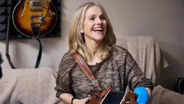 Задник к фильму "Tradfluencer - The Sharon Shannon Story" #917718