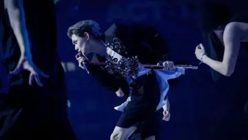 Задник к фильму "TOMORROW X TOGETHER WORLD TOUR 