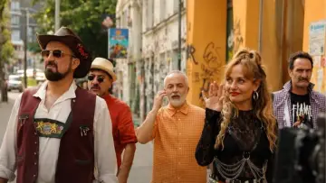Çakallarla Dans 8: Şututgart Çıkarması постер