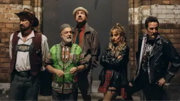 Задник к фильму "Çakallarla Dans 8: Şututgart Çıkarması" #1375353