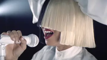 Задник к фильму "Sia: Nostalgic for the Present" #1176357