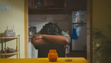 Задник к фильму "ಹುಳಿ ಜೀವಗಳು" #921892